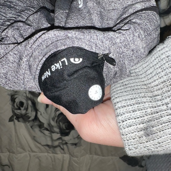 Lululemon reversible shorts 3” - Picture 4 of 6